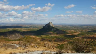 Animal Bones at Malawi Rock Shelter Point to Invisible Stone Age Boundary